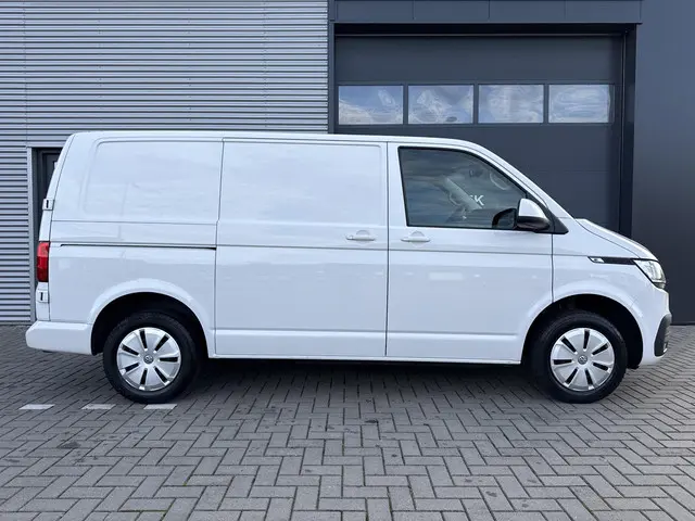 Volkswagen Transporter 2.0 TDI L1H1 28 2021 Diesel 31