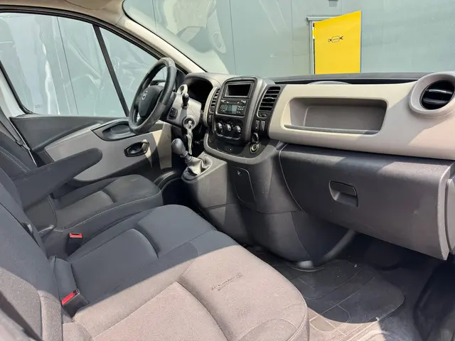 Nissan NV300 * L2H1 * Airco * Trekhaak * Imperiaal * 2019 Diesel 26