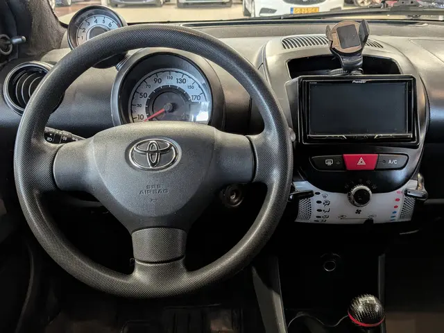 Toyota Aygo 1.0 VVT-i Now 2013 Benzine 10