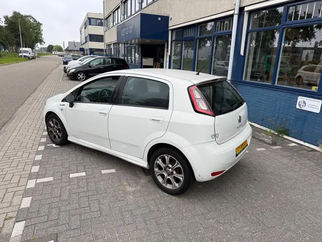 Fiat Punto Evo 0.9 TwinAir Young ((( 105.000 km ))) 2014 Benzine 12