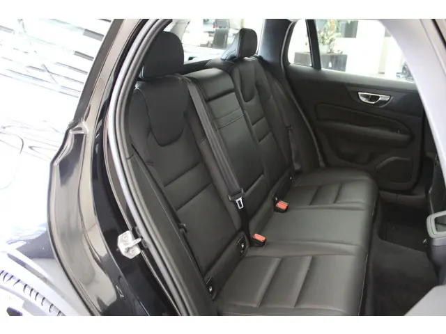 Volvo V60 2.0 D4 Momentum 2019 Diesel 18