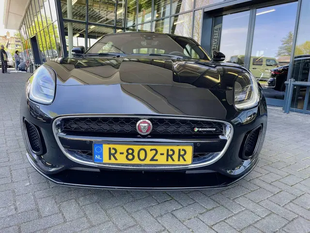 Jaguar F-Type P300 RWD 2019 Benzine 38