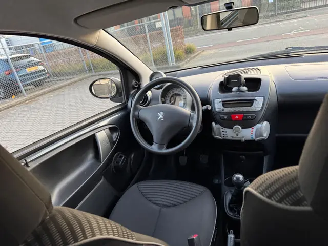 Peugeot 107 1.0 Active 2012 Benzine 14