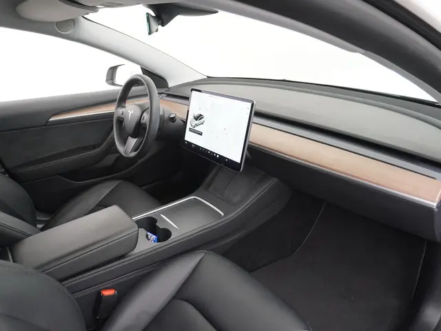 Tesla Model 3 Standard RWD Plus 60 kWh 2021 Elektrisch 44