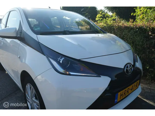 Toyota Aygo 1.0 VVT-i x-play 2016 Benzine 4