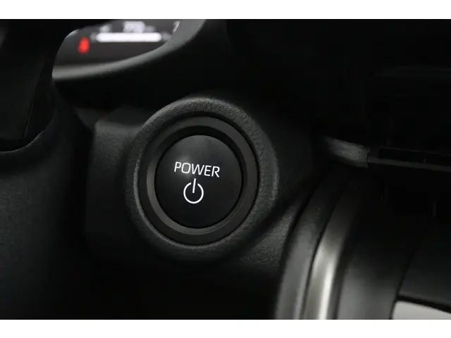 Toyota C-HR 1.8 Hybrid 140 Dynamic 2024 Hybride Benzine 39