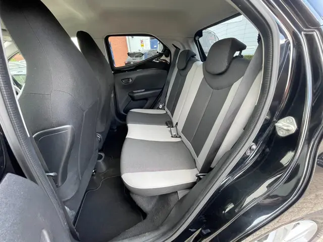 Toyota Aygo 1.0 VVT-i x-play | Org. NL auto 2016 Benzine 18