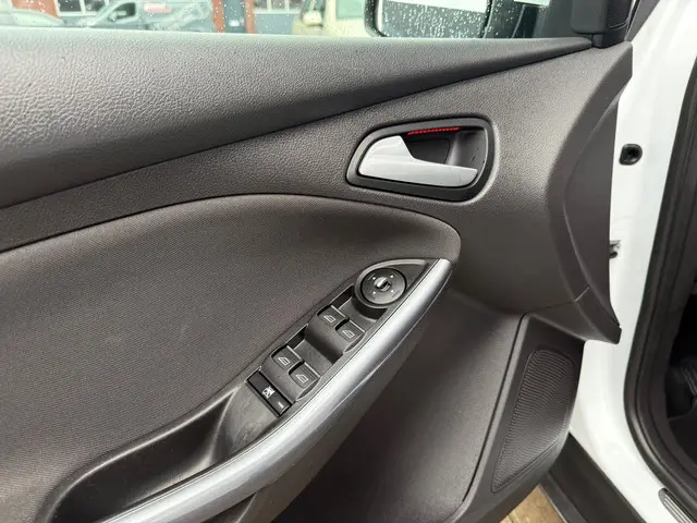 Ford Focus Wagon 1.0 EcoBoost Edition Plus 2014 Benzine 12