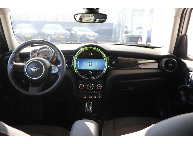 MINI 5-Deurs 1.5 Cooper Classic 2024 Benzine 9
