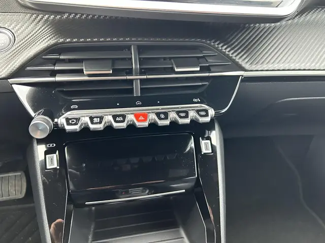 Peugeot 2008 1.2 Hybrid 145 Allure 2025 Hybride Benzine 25