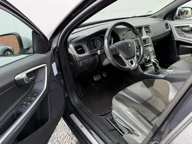 Volvo S60 1.6 T3 R-Design | 2015 | Automaat | 2015 Benzine 3