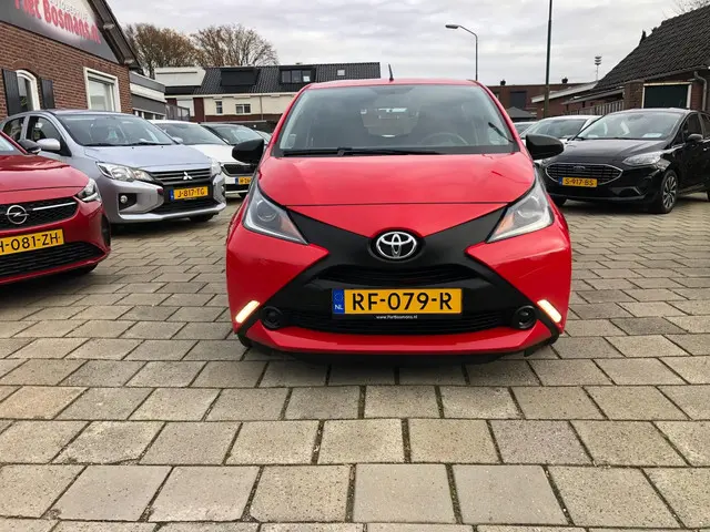 Toyota Aygo 1.0 VVT-i x-fun 2017 Benzine 2
