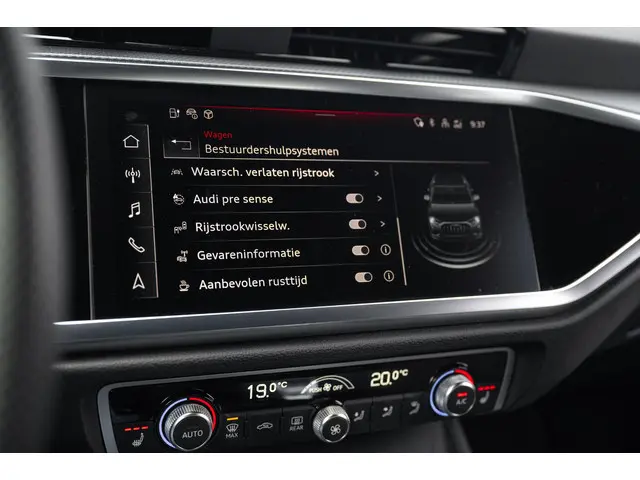 Audi Q3 45 TFSI e S edition 2024 Hybride Benzine 16