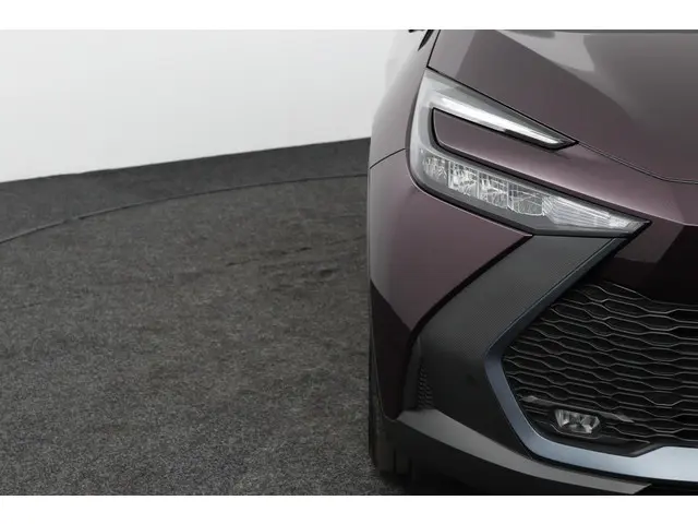 Toyota C-HR 1.8 Hybrid 140 Dynamic 2024 Hybride Benzine 35