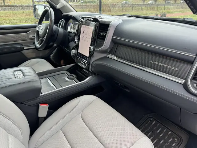 Dodge Ram 1500 5.7 V8 4x4 Crew Cab Limited 2023 Benzine 14