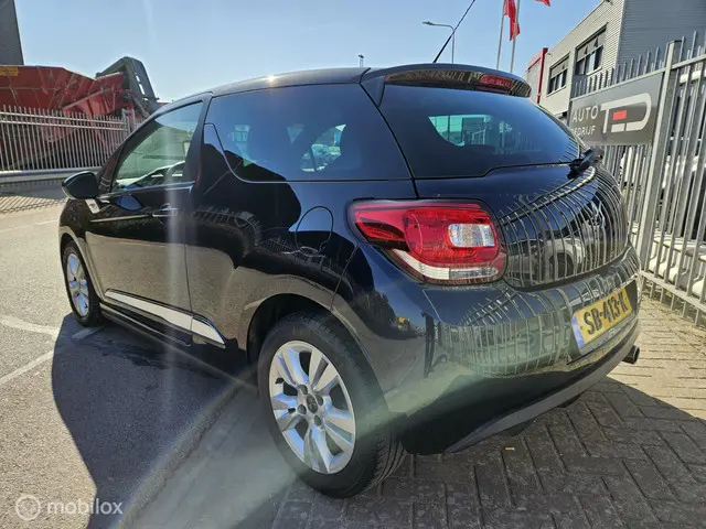 Citroën DS3 1.2 PureTech So Chic 2018 Benzine 3