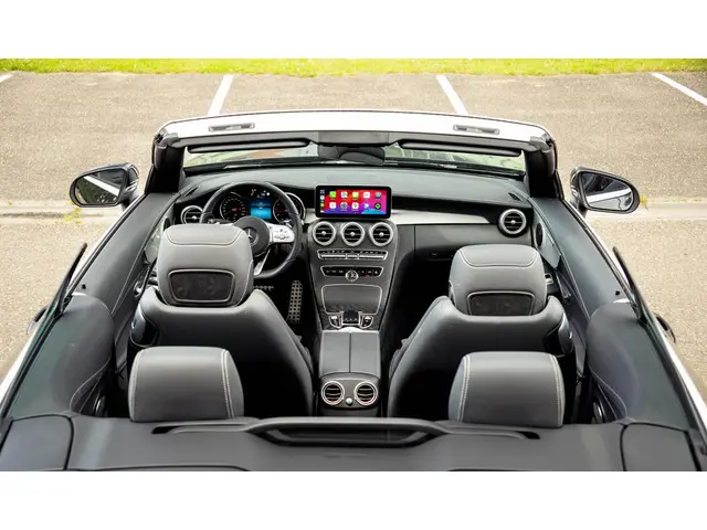 Mercedes-Benz C-Klasse Cabrio 180 AMG Line 2023 Benzine 54