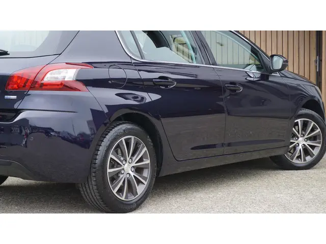 Peugeot 308 1.2 131pk 5Drs PureTech Allure 2016 Benzine 42