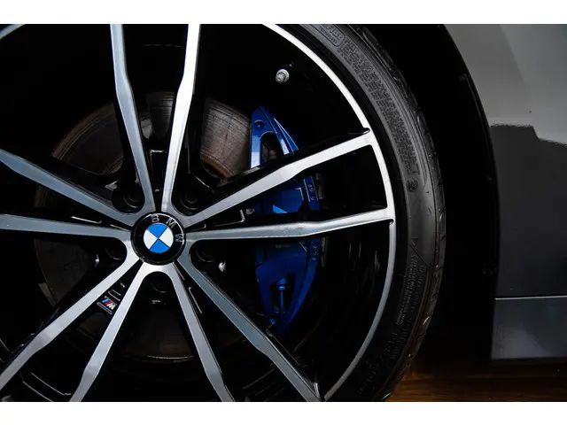 BMW 3 Serie Touring 330i Executive Edition 2020 Benzine 40