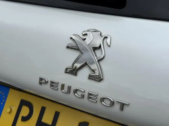 Peugeot 2008 1.2 PureTech Blue Lion 2017 Benzine 34