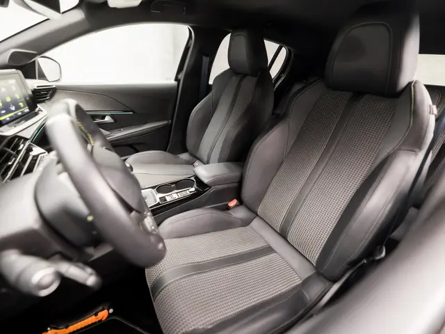 Peugeot 208 1.2 PureTech GT-Line 2020 Benzine 14