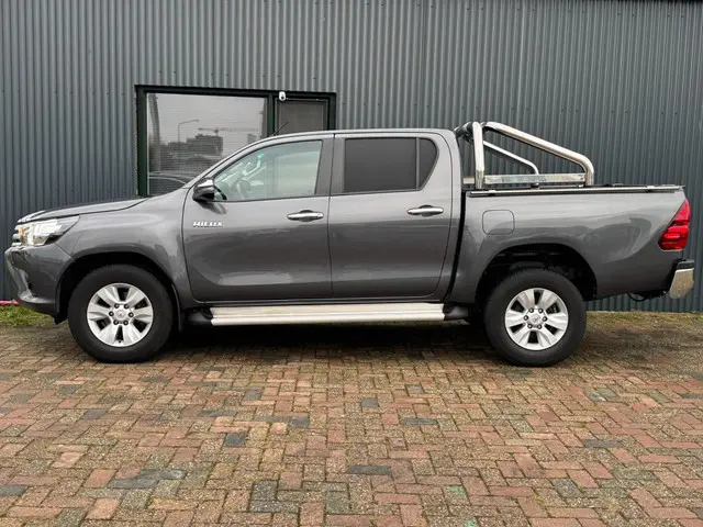 Toyota Hilux 2