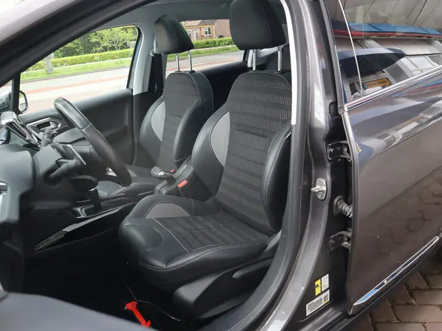 Peugeot 2008 1.2 PureTech Allure 2016 Benzine 6