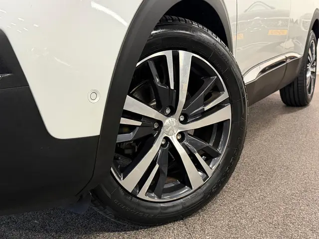 Peugeot 3008 1.2 PureTech 2018 Benzine 9