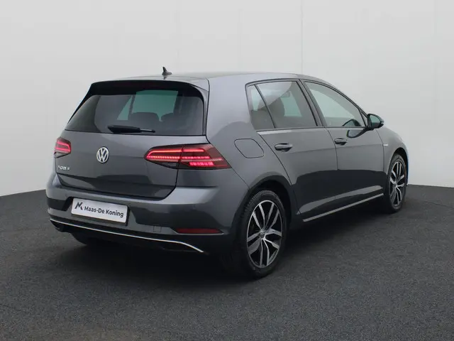 Volkswagen e-Golf 2