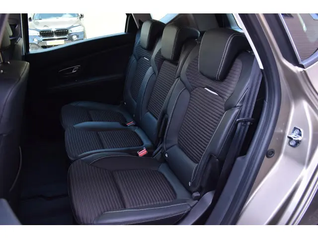 Renault Scénic TCe 140 EDC Bose 2019 Benzine 11