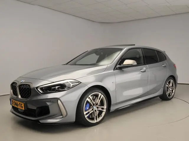 BMW 1 Serie 5-deurs M135i xDrive 2023 Benzine 51