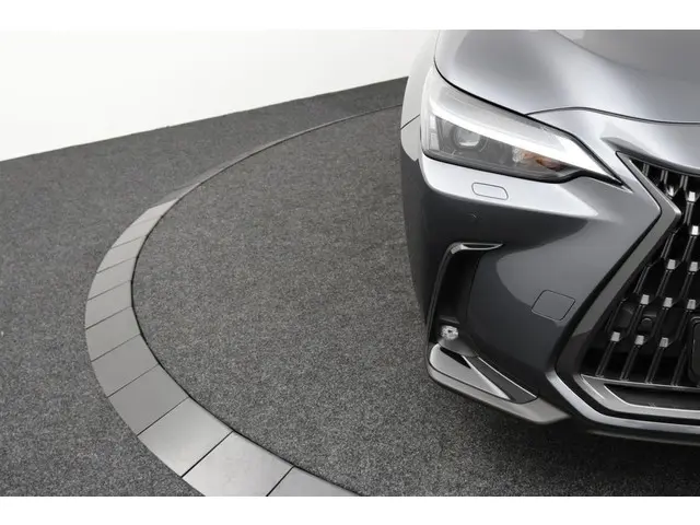 Lexus NX 450h+ AWD Launch Edition 2022 Hybride Benzine 33