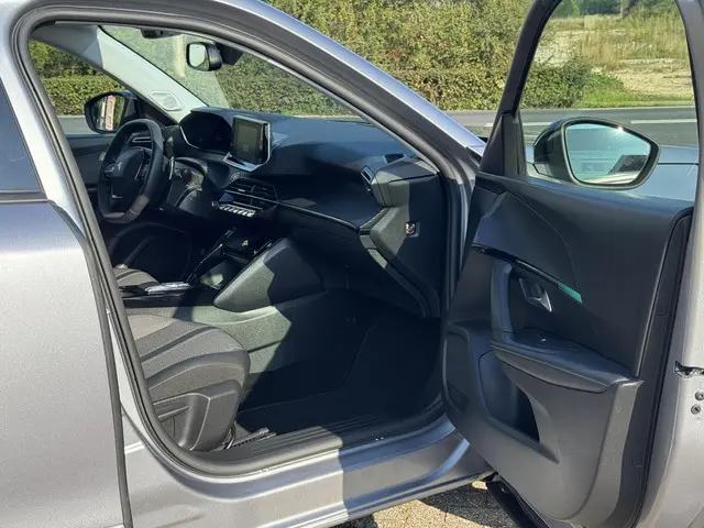 Peugeot 2008 1.2 PureTech Allure Pack 2022 Benzine 15