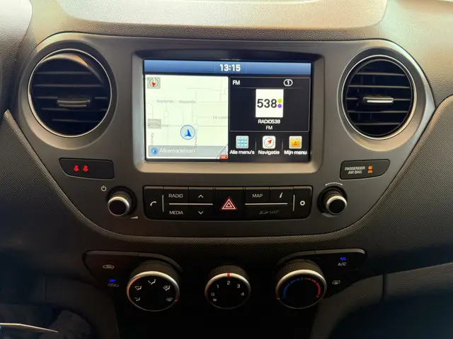 Hyundai i10 1.0i i-Premium navi PDC 2018 Benzine 6