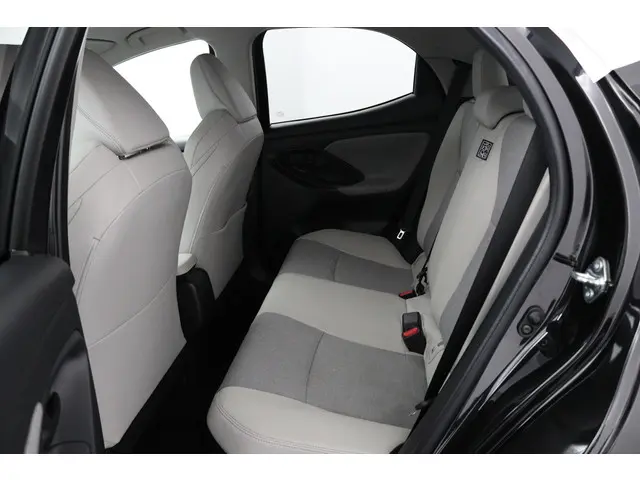 Toyota Yaris 1.5 Hybrid 2021 Hybride Benzine 18