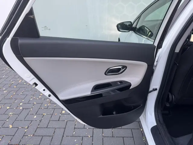 Kia cee'd Sportswagon 1.6 GDI ExecutiveLine 2015 Benzine 32