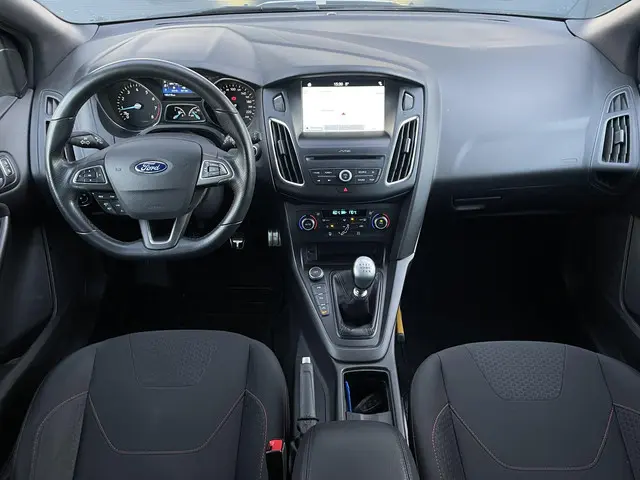 Ford Focus Wagon 1.0 ST-Line 2018 Benzine 12