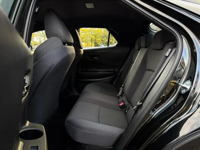 Toyota C-HR 1.8 Hybrid 140 Active 2024 Hybride Benzine 23