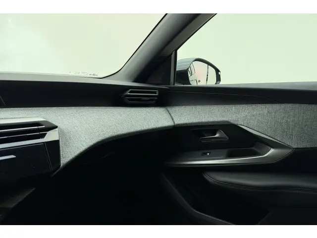 Peugeot 3008 1.2 Hybrid 145 Allure 2025 Hybride Benzine 23