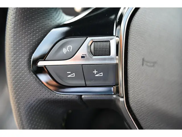 Peugeot 2008 1.2 Hybrid 136 GT 2024 Hybride Benzine 27