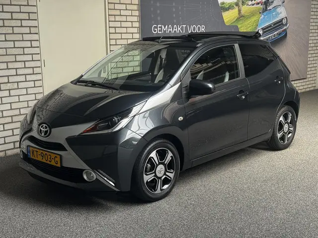 Toyota Aygo 1.0 VVT-i x-clusiv Cabrio 2017 Benzine 3