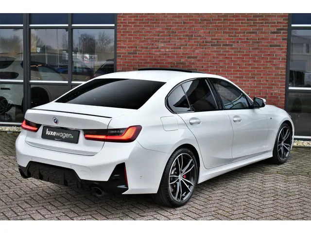 BMW 3 Serie 330 d M-Sport Pro 2023 Diesel 37