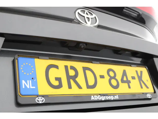 Toyota C-HR 1.8 Hybrid 140 Dynamic 2024 Hybride Benzine 39