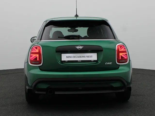 MINI 5-Deurs One 2022 Benzine 5