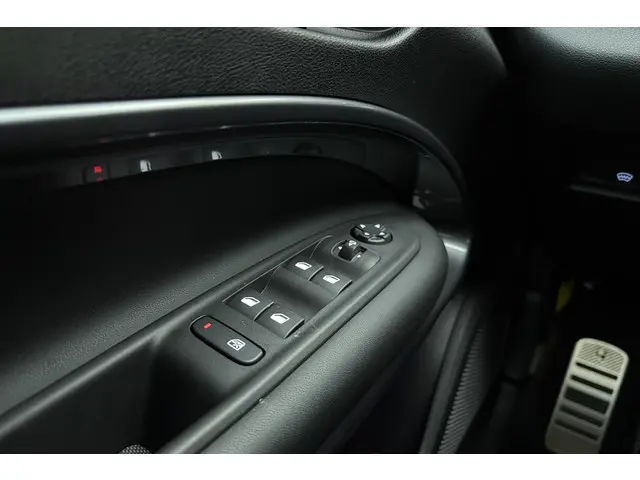 Fiat 600e Abarth Scorpionissima 54 kWh 2026 Elektrisch 27