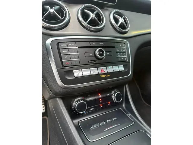 Mercedes-Benz CLA Shooting Brake 180 2018 Benzine 16