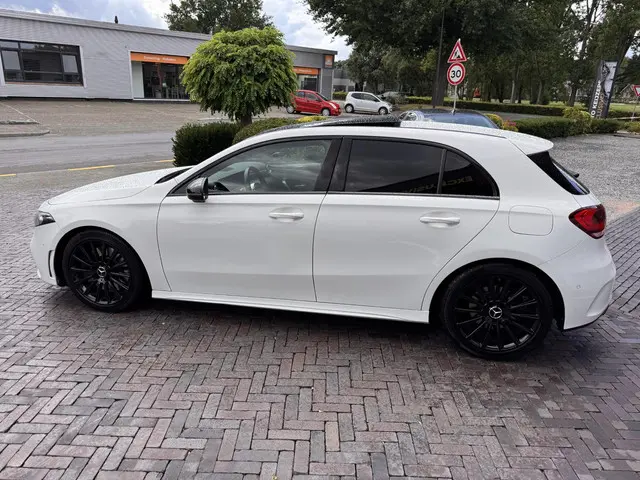 Mercedes-Benz A-Klasse 250 Premium Plus 2018 Benzine 9