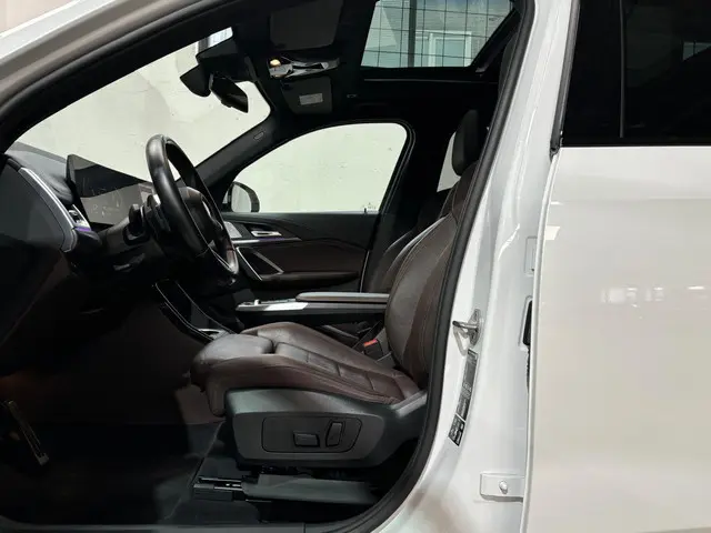 BMW X1 xDrive23i 2023 Benzine 16