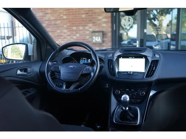 Ford Kuga 1.5 EcoBoost ST Line 2018 Benzine 33