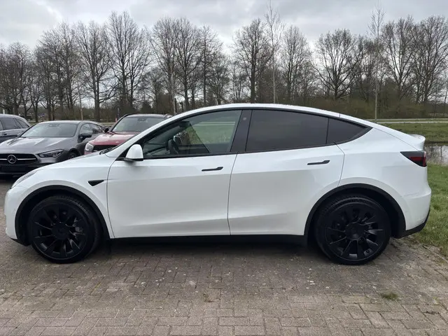 Tesla Model Y Long Range AWD 75 kWh 2022 Elektrisch 4
